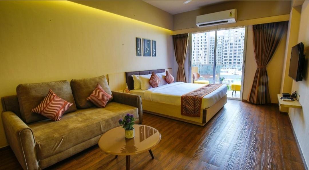 Weekend Address By Honest Homes Сурат Экстерьер фото