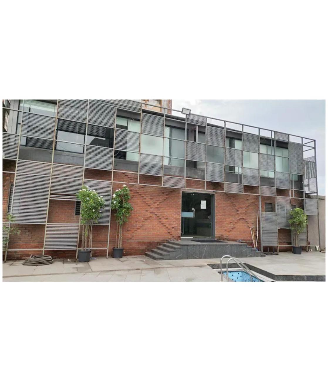 Weekend Address By Honest Homes Сурат Экстерьер фото