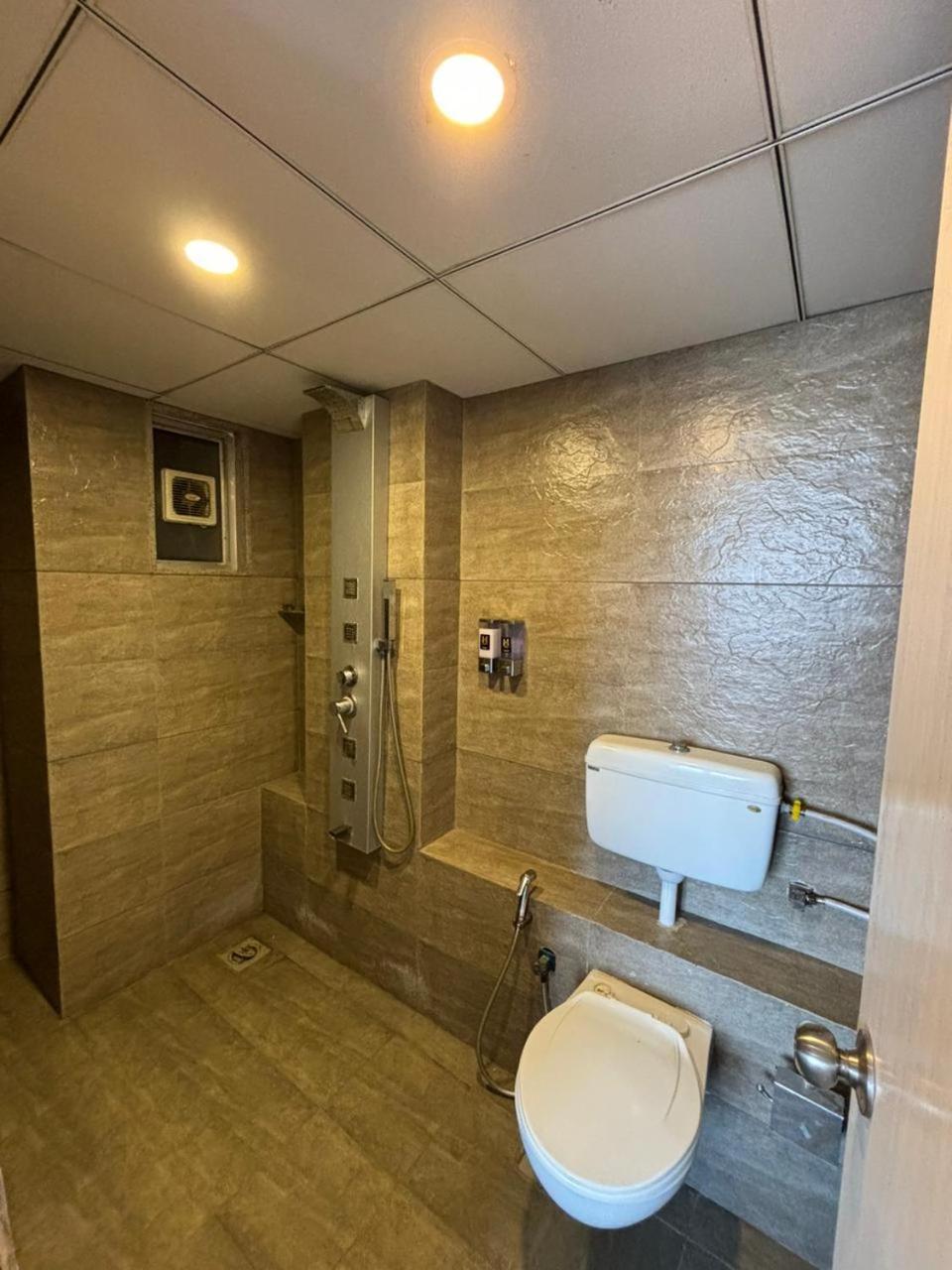 Weekend Address By Honest Homes Сурат Экстерьер фото